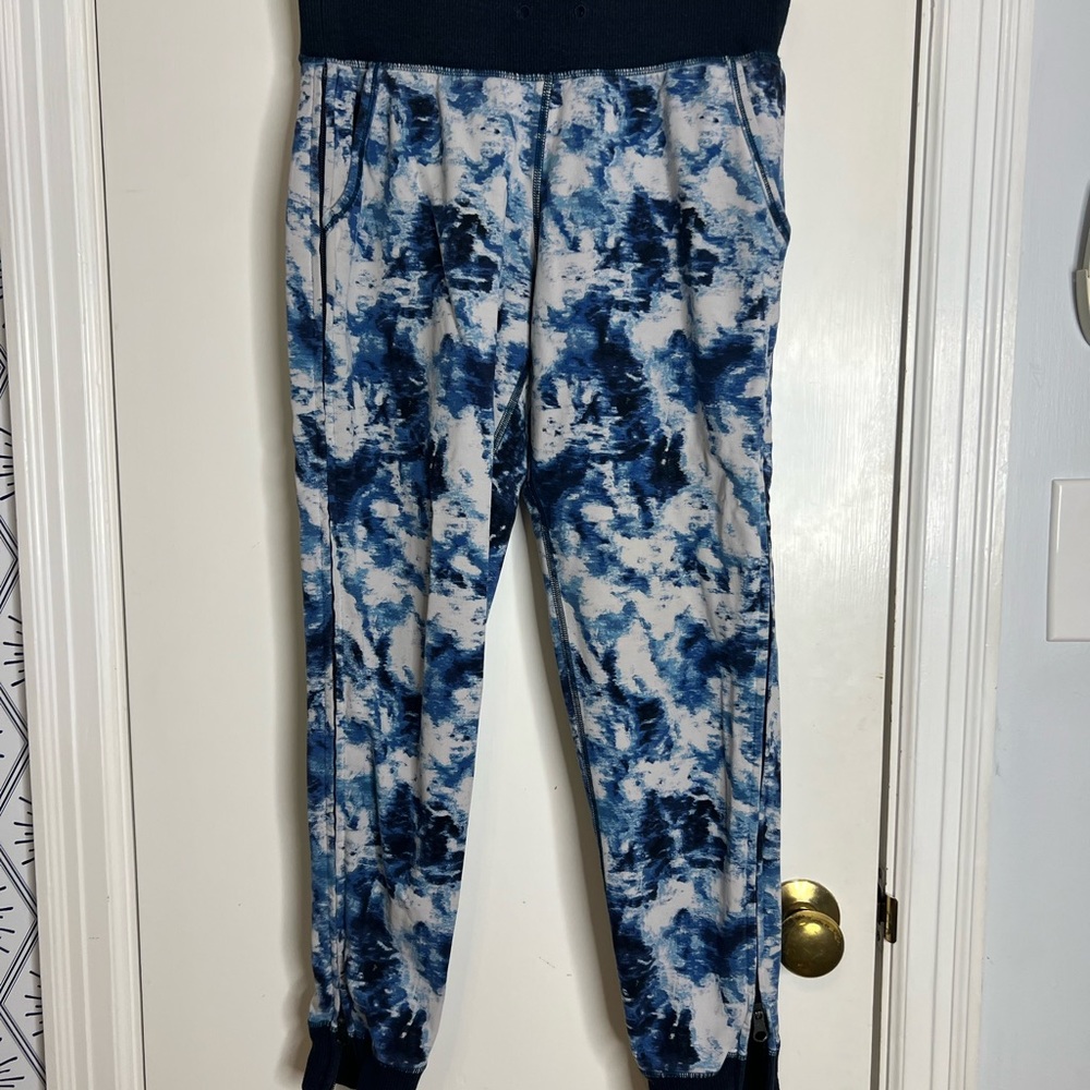 Lululemon sweat pants.